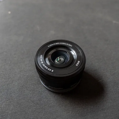 Vendo Lente Sony E PZ 16-50mm f/3.5-5.6 OSS (E-Mount)