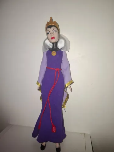 Boneca rainha ma branca de neve