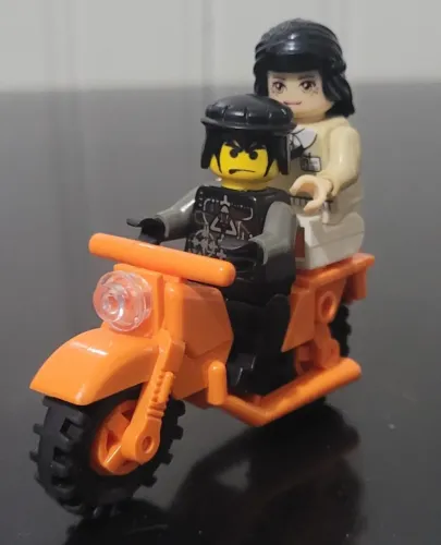 Lote 2 Bonecos Lego Originais com Moto Vintage