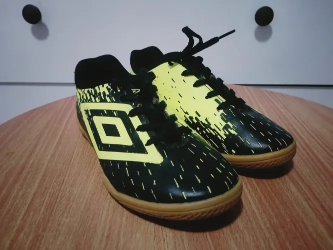 Chuteira futsal infantil umbro tamanho 32