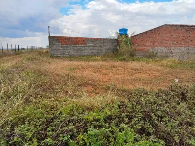 TERRENO PARA CONSTRUÇÃO EM TUCANO - 188m2 