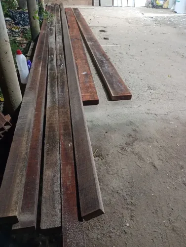 Peça de madeira pra telhado 4 peça de 6 metros 1 peça de 7 metros 2 de 4,50cm