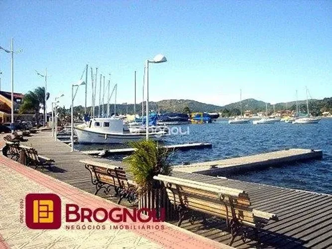 Condominio de casas com área comercial na Lagoa da Conceição