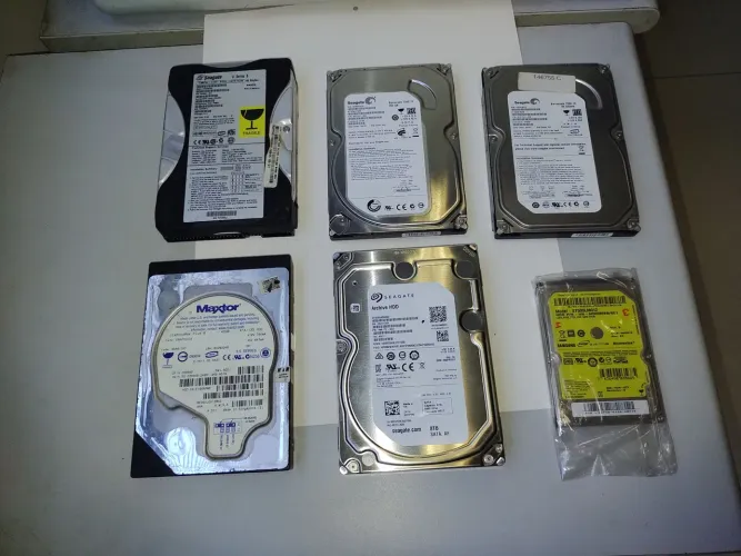 HDs para notebook, diversos, bom estado.