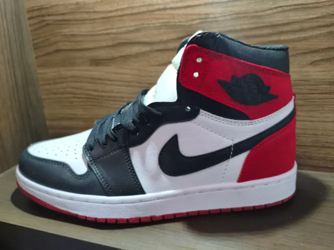 Tênis Nike Air Jordan 1 Retro High OG Satin Black Toe - Tam 38 BR - Novo / Sem Uso