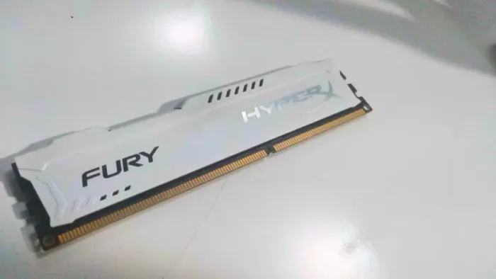 HyperX FURY Memory White - 4GB Module - DDR3 1866MT/s 