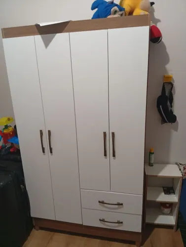 Guarda roupa pequeno 