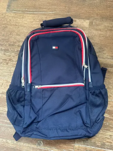 Mochila Tomy Hilfiger impecável