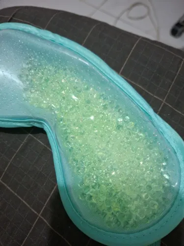 Máscara com bolhas em gel para olhos