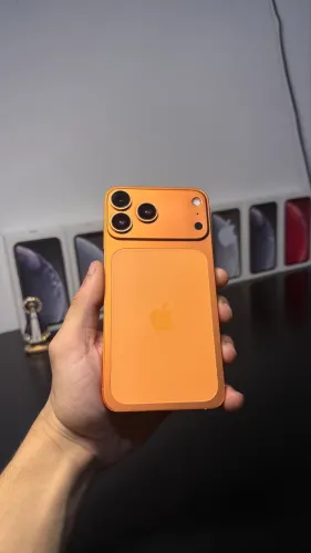 iPhone XS Max na carcaça do 17 pro Max 