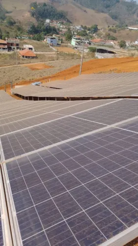 Vendo Usina fotovoltaica completa montada no interior (dores do turvo mg ) funciona normal
