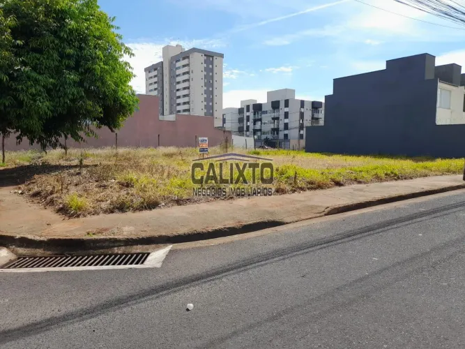 TERRENO ESQUINA BAIRRO NOVO MUNDO