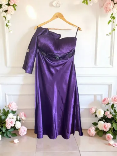 Vestido roxo - tecido cetim com pedrarias Tamanho G - Usado 1 vez em formatura