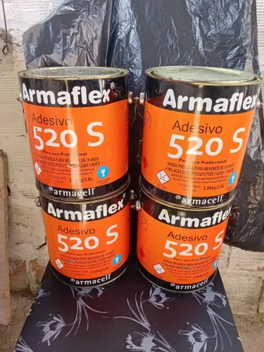 Vendo 4 galão de cola de 3,6 kg