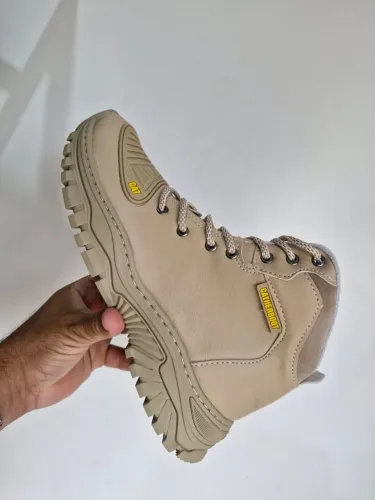 Botas caterpillar em couro legítimo