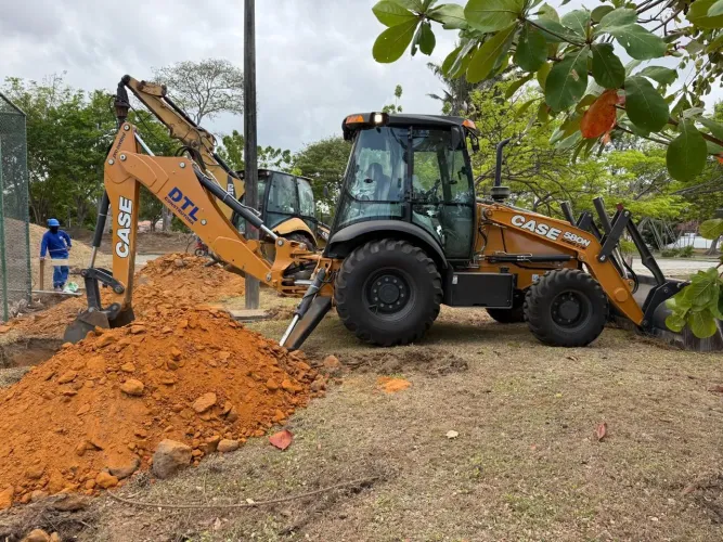 Retroescavadeira case 580HD traçada (mensal)
