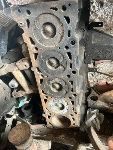 parte de força do motor mercedes 715-c eletrônico