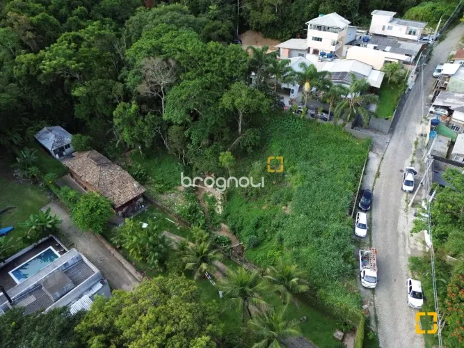 Descubra o seu pedacinho do paraíso em Sambaqui!