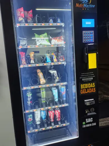 Máquina de bebidas e snacks TCN