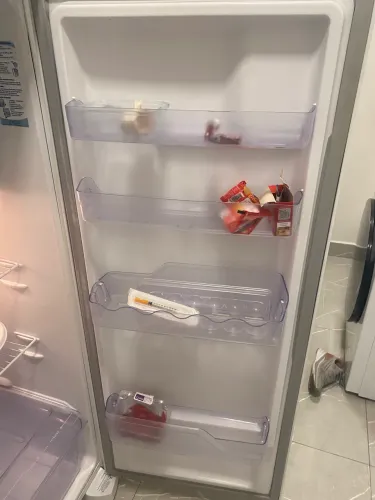 Kit com geladeira, fogão e microondas 
