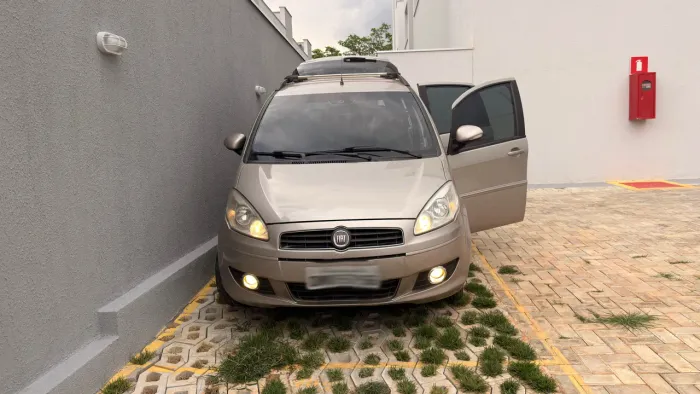 Fiat Idea Attractive 1.4 Fire Flex 8V 5P 2013