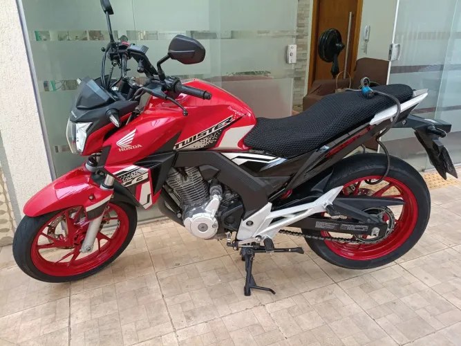 Cbx Twister 250 novissima 2021