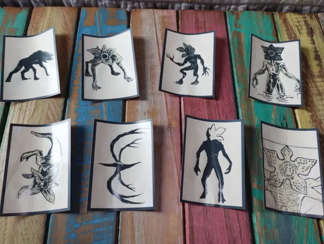 Figurinhas raras Stranger Things 2025 (pôster)