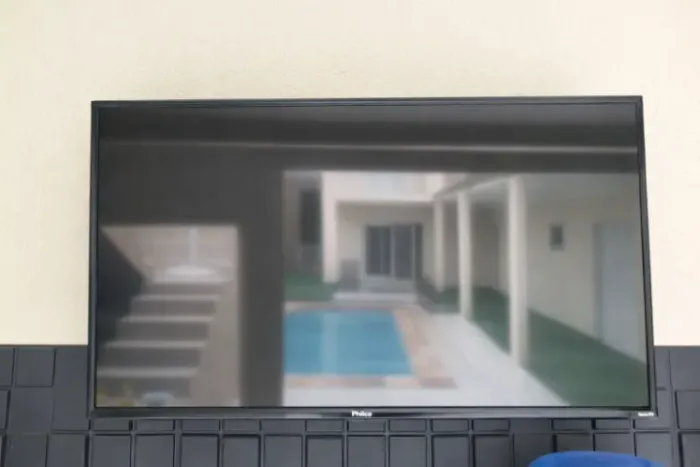 Smart TV Philco 43" Roku Full HD P43VIK Pouquíssimo Uso, Com todos os Plásticos nas bordas