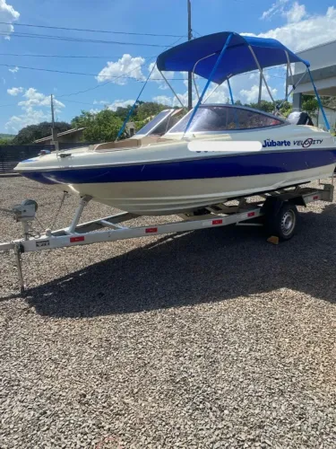 LANCHA VELOCITY 2002 - MOTOR MERCURY 90 HP 15 HORAS DE USO - COMPLETA COM CARRETA