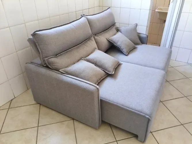 Sofá Retrátil e Reclinável 2m em Linho Cinza - Vira Cama - Quase Novo + 4 Almofadas