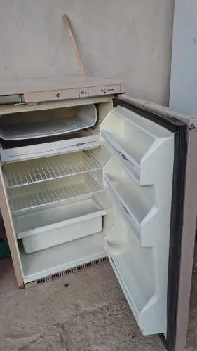 Vendo frigobar r15 ótimo estado funcionando tudo perfeitamente