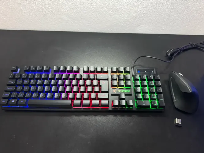 Teclado Gamer Fortrek e Mouse Ergonômico App Tech