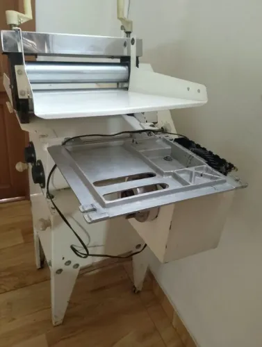 Máquina de sovar pão