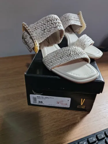 Vendo linda sandália Vizzano 