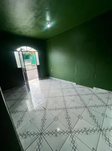 ALUGA CASA AMPLA NA PRINCIPAL R$ 900 ( NAO PAGA AGUA E NEM ENERGIA )