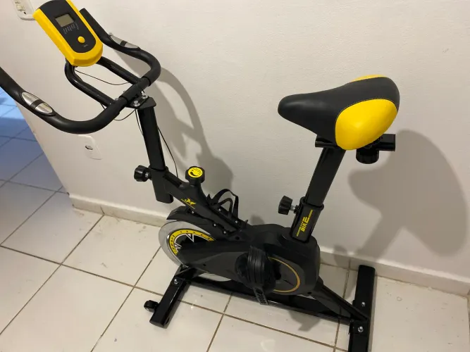 Vendo Bicicleta Ergométrica Nova