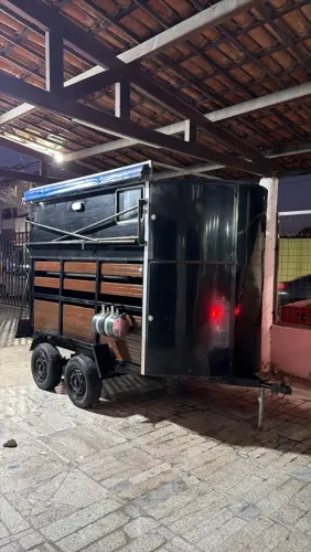 Reboque para 2 cavalos