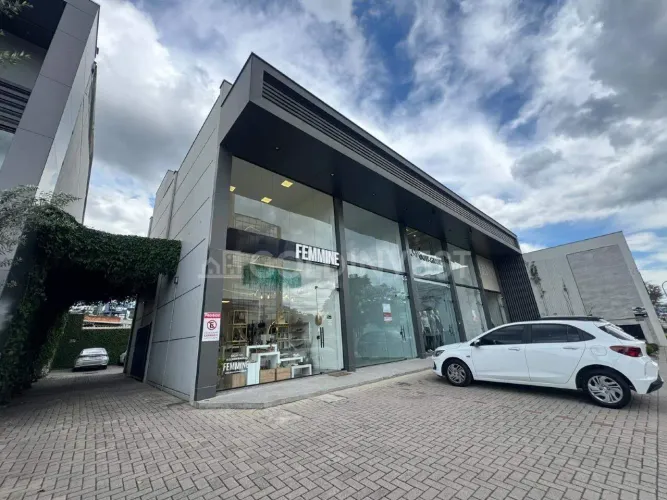 Sala comercial com 70m² no Centro de Brusque!!!