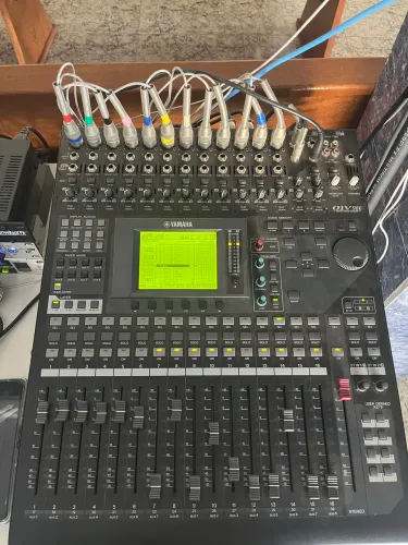 Mesa digital Yamaha 01v96i