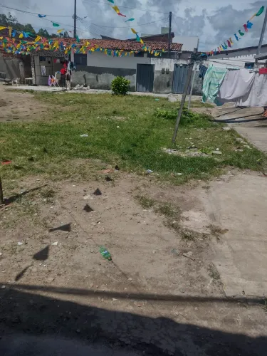 Vende-se uma casa