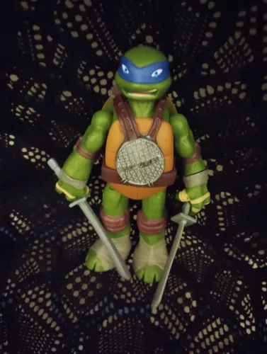 Boneco Leonardo Tartaruga Ninja.