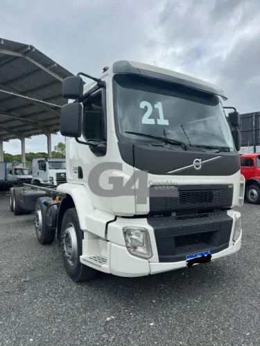 VOLVO VM 330 8X2 2021