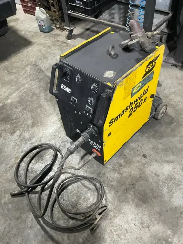 Máquina de solda Mig Esab 250