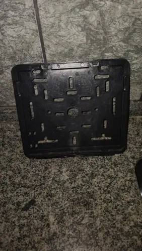 Suporte reforçado para placa de moto