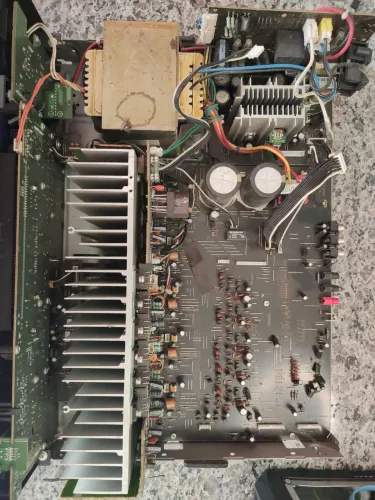Receiver Denon avr-2310ci com defeito para retirada de peças