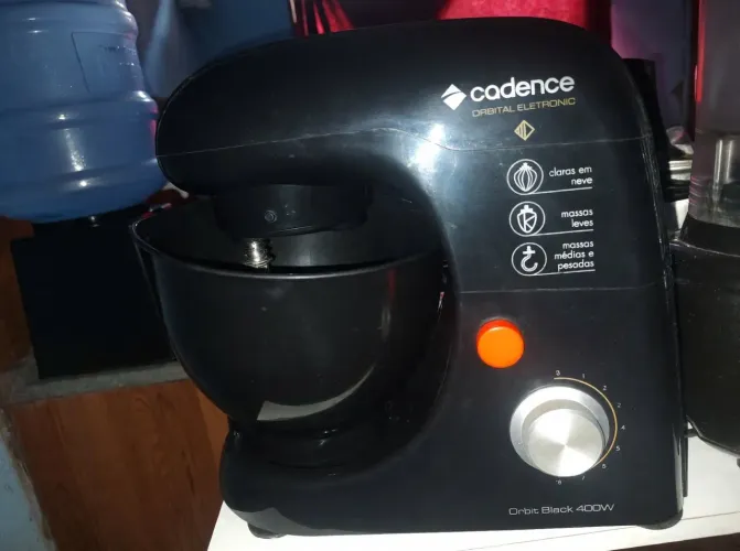 Batedeira profissional planetária Cadence