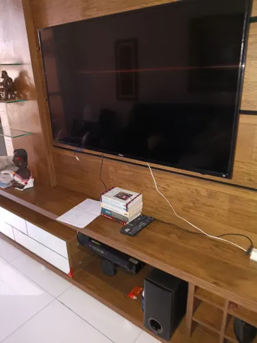 Home - estante com painel