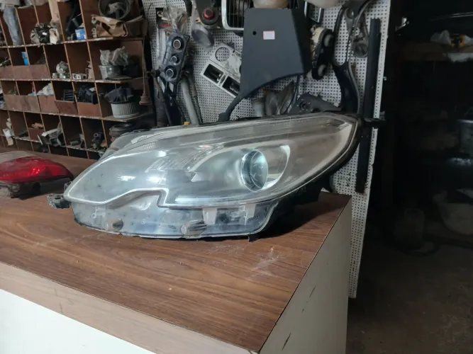 Farol do PEUGEOT 2008 lado esquerd