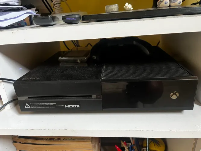 Xbox one 500 com um controle