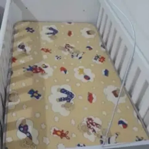Berço com colchão
